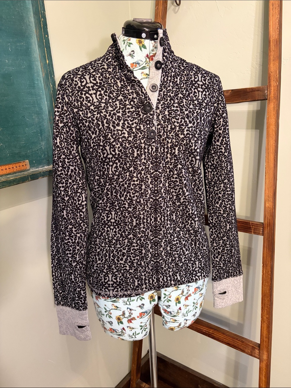 Kavu Black and Light Gray Patterned Button-Up Pullover